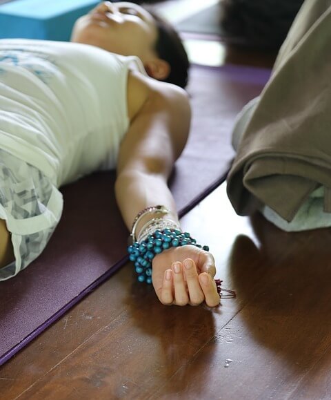 थकान दूर करने के उपाय - करें यह योग - Tiredness or laziness yoga tips in hindi