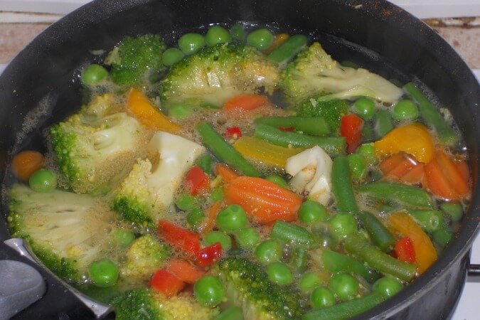 जाने उबली हुई सब्जी खाने के फायदे आपकी सेहत के लिए क्योंकि इसमे होते हैं पोषक तत्व, health benefits of boiled vegetables in hindi.