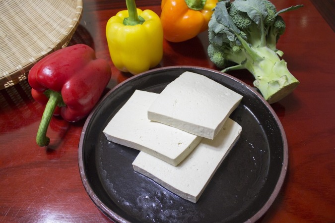 टोफू को सोयाबीन पनीर के नाम से भी जाना जाता है आइये जानते हैं सेहत के लिए टोफू के फायदे, health benefits of tofu cheese or paneer in hindi.