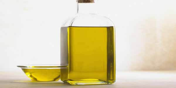 जैतून तेल के नुकसान जाने विस्तार में क्यूंकि इसका प्रयोग बहुत ही सावधानी से करना चाहिए, Olive oil side effects in hindi.