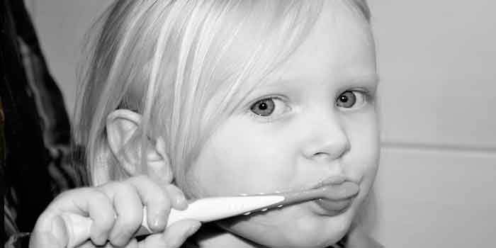 ब्रश करने का सही समय - Tooth Brush tips in hindi