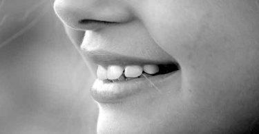 दांतों की देखभाल के तरीके विस्तार में जाने ताकि आप अपने दांत और मसूड़ों को स्वस्थ rakh सकें घरेलु उपायों से, teeth care tips in hindi