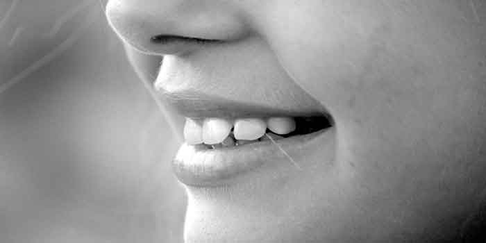 दांतों की देखभाल के तरीके विस्तार में जाने ताकि आप अपने दांत और मसूड़ों को स्वस्थ rakh सकें घरेलु उपायों से, teeth care tips in hindi