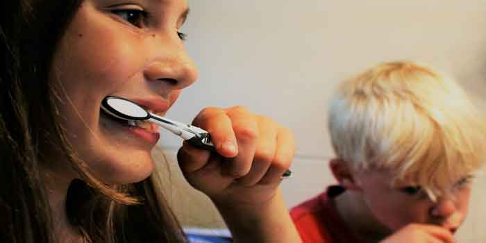 रात को जरूर करें ब्रश - teeth care tips in hindi