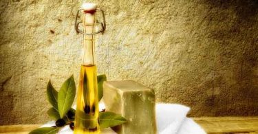 ओलिव आयल और शहद के फायदे बालों के लिए साथ ही दूध, अंडा, जैतून का तेल आदि भी बालों की देखभाल के लिए है फायदेमंद, olive oil and honey benefits in hindi
