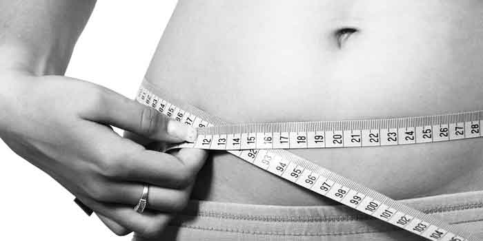 स्लो मेटाबॉलिज्म के लक्षण में बढ़ता है वजन