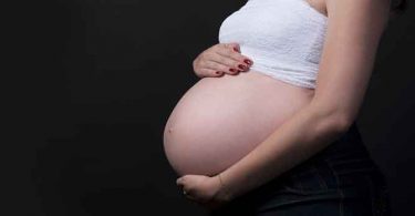 जाने गर्भावस्था के दौरान डिहाइड्रेशन के लक्षण ताकि आप प्रेगनेंसी के दौरान आप कर पाएं सही तरीके से देखभाल, dehydration symptoms in pregnancy in hindi