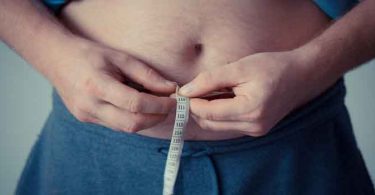 मोटापा एक बहुत ही बड़ी समस्या है जिससे कई तरह की बीमारी जन्म लेती है जिसमें शामिल है मधुमेह, स्ट्रोक और अवसाद आदि।