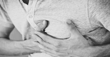 पुरुषों में हृदय रोग धीरे-धीरे एक बहुत बड़ी समस्या बनकर सामने आ रहा है और आइए जानते हैं इसके लक्षण और कारण क्या है, men cardiovascular disease symptom.