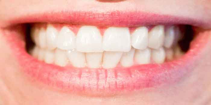 दांत को साफ और सेहतमंद रखने के 10 फायदे