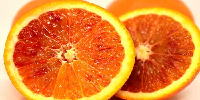 आपके होंठ के लिए संतरा भी है उपयोगी