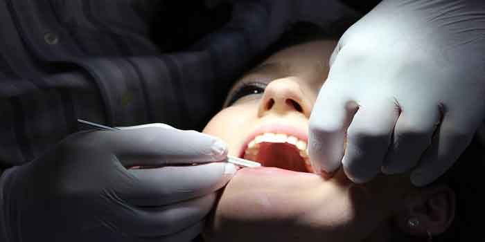 दांतों में झुनझुनी के कारण और घरेलू उपचार