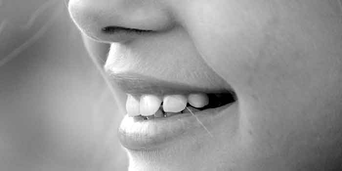 सरसों के तेल से 2 मिनट में दूर करें दांतों का पीलापन