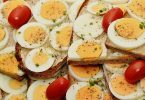 अंडा खाने से क्या होता है, इसे क्यों खाते हैं लोग