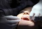 किसे होती है दांतों में कैविटी की समस्या